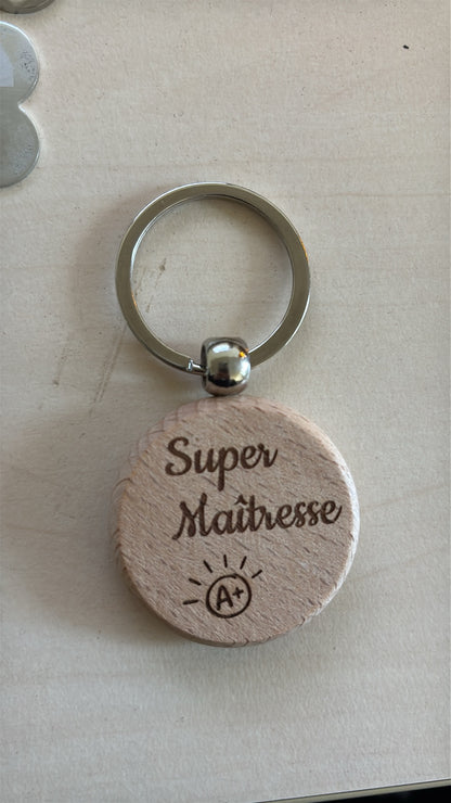 Porte-clés en bois gravé pour maîtresse ✨