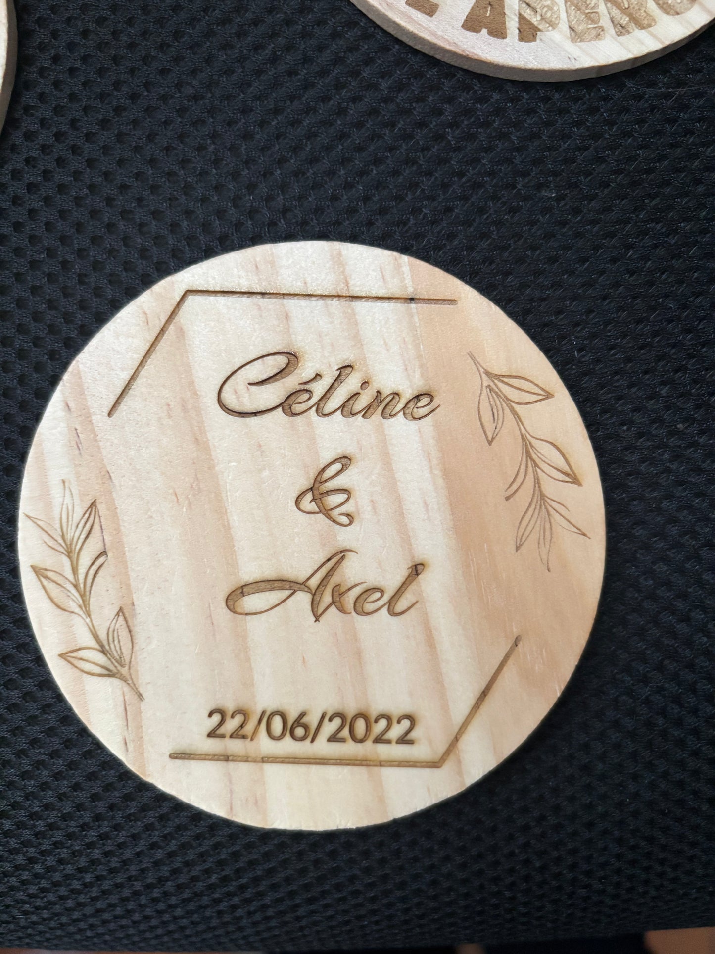 Dessous de verre en bois gravé personnalisable – Cadeau artisanal & naturel